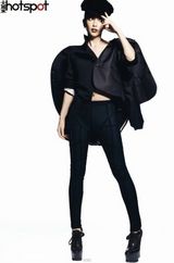 组图：李冰冰登《大周末》封面 从小有武侠情结