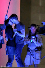 组图：鲁妮-马拉与高斯林拍戏亲密无间