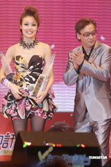 幻灯：新城劲爆颁奖礼落幕 陈奕迅容祖儿称王封后