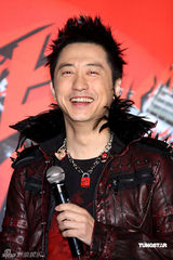 幻灯：庾澄庆“到死都要18岁” 有望泳渡日月潭