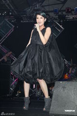 组图：杨丞琳个唱化身摇滚精灵 打造魔幻舞台