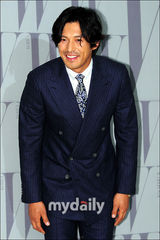 组图：权相佑(权相宇)夫妇少女时代Jessica等出席公益活动