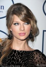 组图：斯威夫特派对变小野豹 透视短裙秀美腿