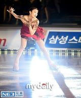 组图：韩国冰上公主金妍儿退役办纪念表演