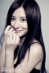 幻灯图集：熊乃瑾黑白写真 演绎80后纯净心情