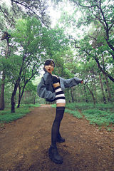 组图：吴莫愁时尚朋克大片 红唇冶艳个性张扬