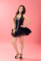 组图：张俪获封时尚宠儿 拍杂志大片彰显公主范