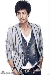 组图：唐治平全新时尚写真变身迷人轻熟男