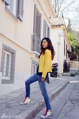 组图：周庭伊欧洲街拍曝光 私服搭配风格十足