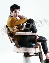 组图：赵又廷挑战形象登杂志封面显型男魅力