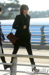 组图：宋智孝成宥利韩智慧便装现身机场赴香港