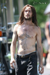 组图：美男多作怪 盘点英俊面孔的银幕颠覆逆袭