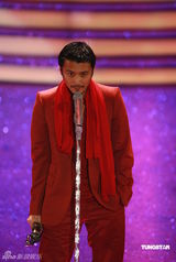 幻灯：香港金像奖现场 谢霆锋获最佳男配角奖