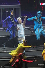 组图：郭富城个唱变型金刚舞台华丽震撼