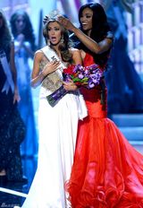 组图：2013美国小姐冠军出炉 25岁会计师问鼎