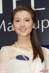 组图：吴千语向往简约婚礼 拔牙戴箍被误认整形