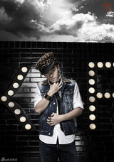 组图：王栎鑫写真变身牛仔痞客帅气可爱