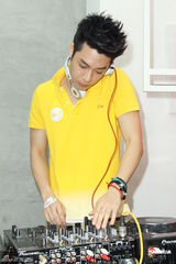 组图：周汤豪搓碟任客座DJ 新专辑包揽全创作