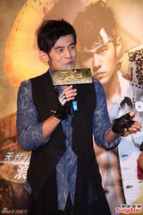 组图：周杰伦《天台》邀曾志伟纳豆柯有伦宣传