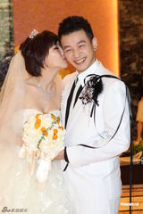 组图：前BAD成员阿BEN闪婚胡瓜到贺 罗志祥否认假唱