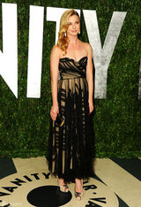 高清组图：艾米丽-万凯普薄纱礼服亮相秀美胸