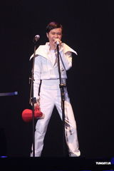 组图：苏打绿小巨蛋激情开唱 Ella现身上台秀舞姿