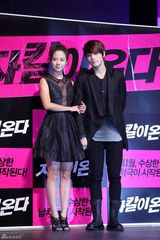 高清组图：金在中宋智孝新片《豺狼来了》发布