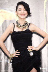 高清图：小S为金马奖试装秀美腿 蔡康永调侃大S