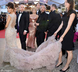 高清组图：伊娃-朗格利亚长裙亮相戛纳红毯