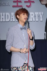 组图：JPM王子撇绯闻女友杨丞琳提前庆生