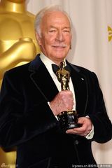 高清组图：奥斯卡后台获奖众星举金人光彩照人