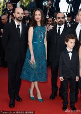 组图：《过往》男星阿里-莫沙法亮相红毯