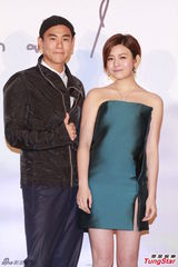 组图：陈妍希抹胸裙亮相 彭于晏惊喜助阵