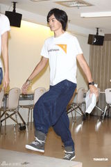 组图：隋棠郑元畅示范“求偶舞” 称结婚生子是梦想 