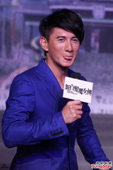 组图：吴奇隆卖萌照集锦 吐舌嘟嘴孩子气十足