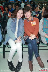 组图：唐宁育儿注重身教 黄芷晴望跟前辈合作