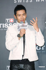 组图：黄晓明台湾出席活动称最迟40岁结婚