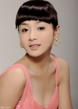 高清图：何彦霓靓丽写真秀美肌 显高贵典雅