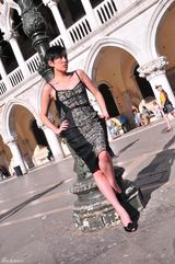 高清组图：女星叶璇荡舟威尼斯秀东方风情