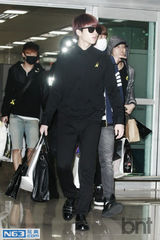 组图：Infinite返韩略显疲惫 新专辑推后发行