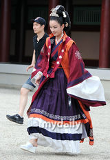 组图：李瑞镇宋智孝等穿古装宣传新剧《階伯》