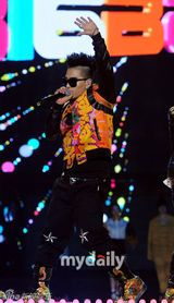 组图：少女时代BigBang等参加2012K-POP服装博览会