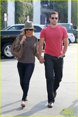 组图：《生活大爆炸》Penny牵手新超人