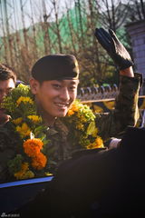 高清图：韩星朱智勋正式退役 500粉丝不畏严寒迎接