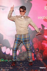 组图：郭富城个唱将凌空跳舞 带来全新超视觉享受