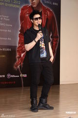 组图：潘玮柏8月推新专辑 自曝私下十分邋遢