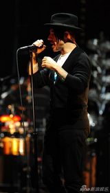 组图：MTV欧洲音乐颁奖礼现场 红辣椒乐队激情献演