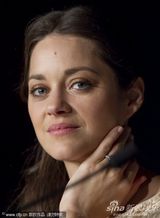 组图：《锈与骨》记者会 玛丽昂-歌迪亚展知性美