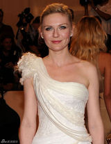 高清组图：纽约大都会庆典 邓斯特白色单肩礼服