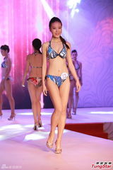 组图：亚姐大中华赛区泳衣秀 爆乳美腿一览无余